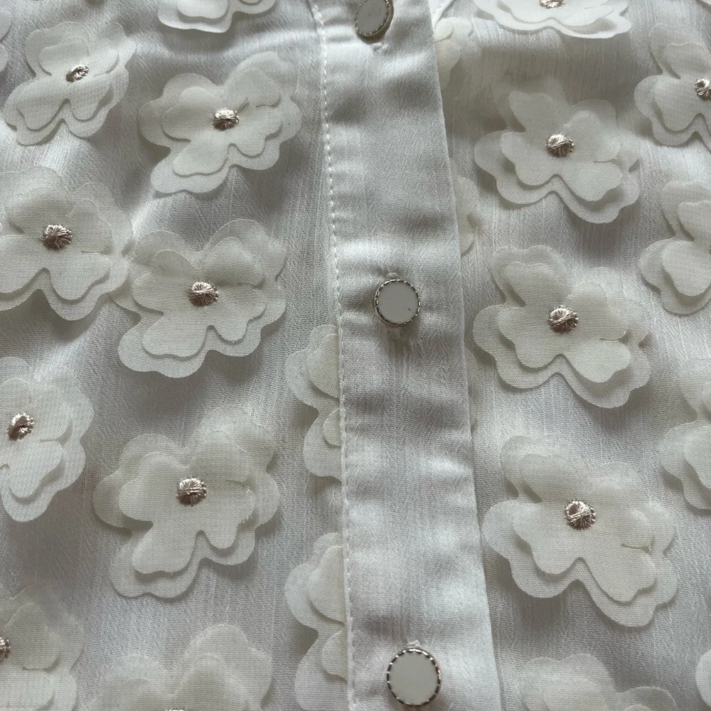 NWT Women’s Small Adrianna Papell Y Placket Button Up 3D Flower Blouse. - Picture 3 of 10